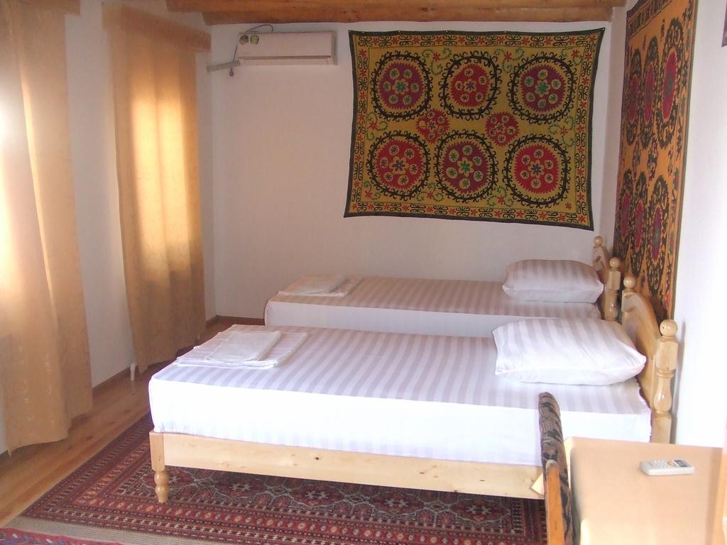 Sarrafon Guest House Bukhara Habitación foto